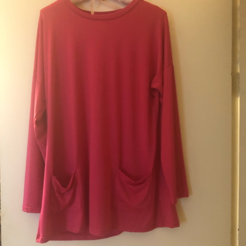 Silky two pocket top